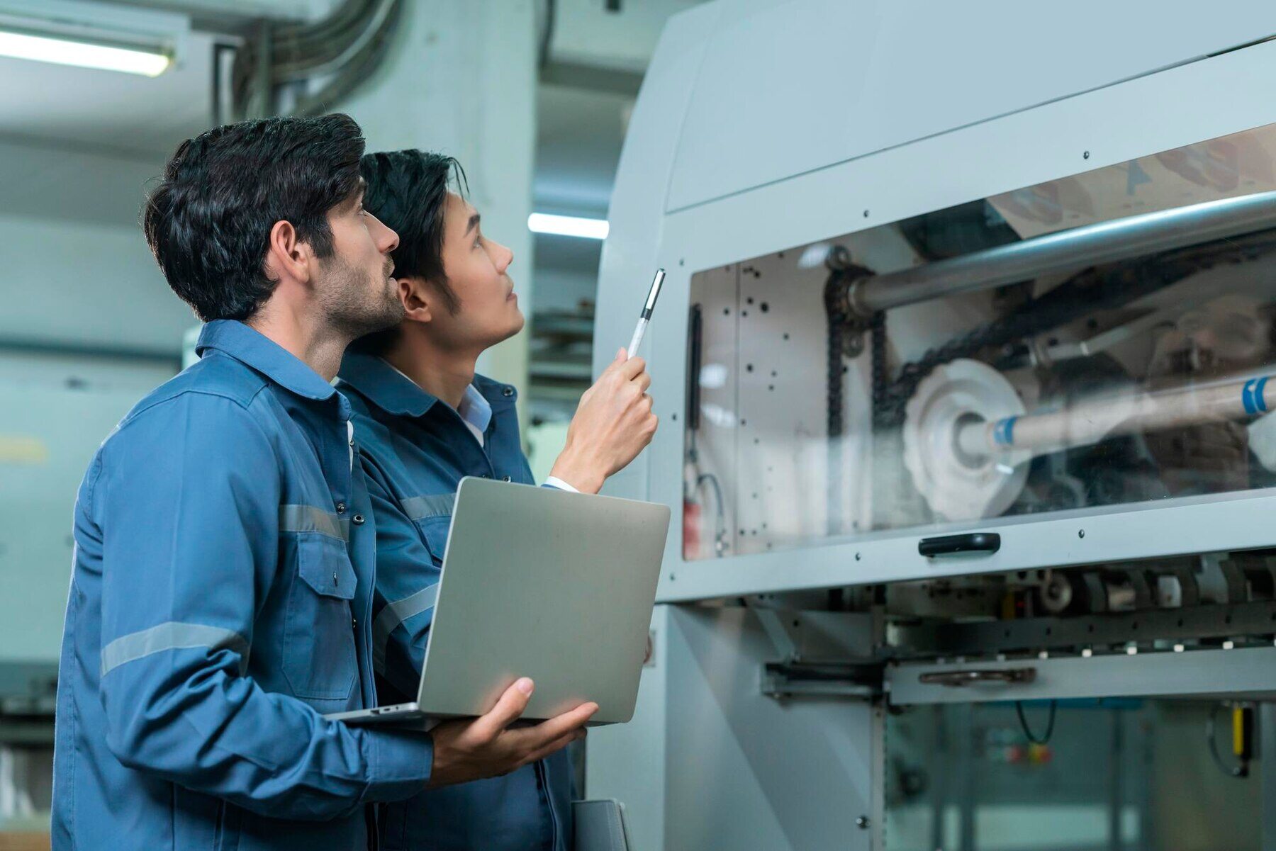 male-asian-caucasian-engineer-professional-having-discussion-standing-consult-machine-factory-two-expert-coworker-brainstorm-explaining-solves-process-cnc-operate-machine_609648-683